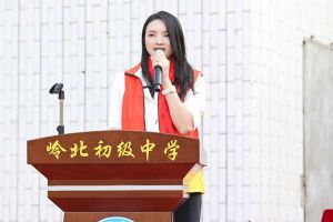 sports集团陈文舒一行到湛江爱心助学