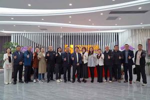 热烈欢迎新疆喀什人社局一行领导莅临sports集团指导