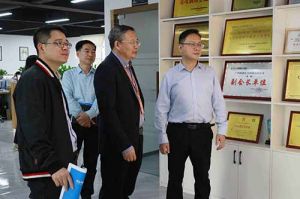 热烈欢迎市政府秘书长林兢一行莅临sports集团广西公司考察指导